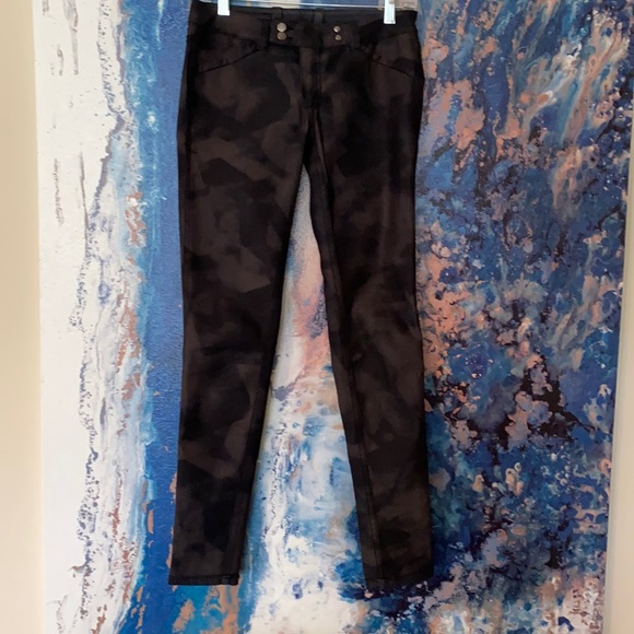 Ecru NYC Reversible Skinny Pants - Camo & Black - two pants in one! - Picture 2 of 11